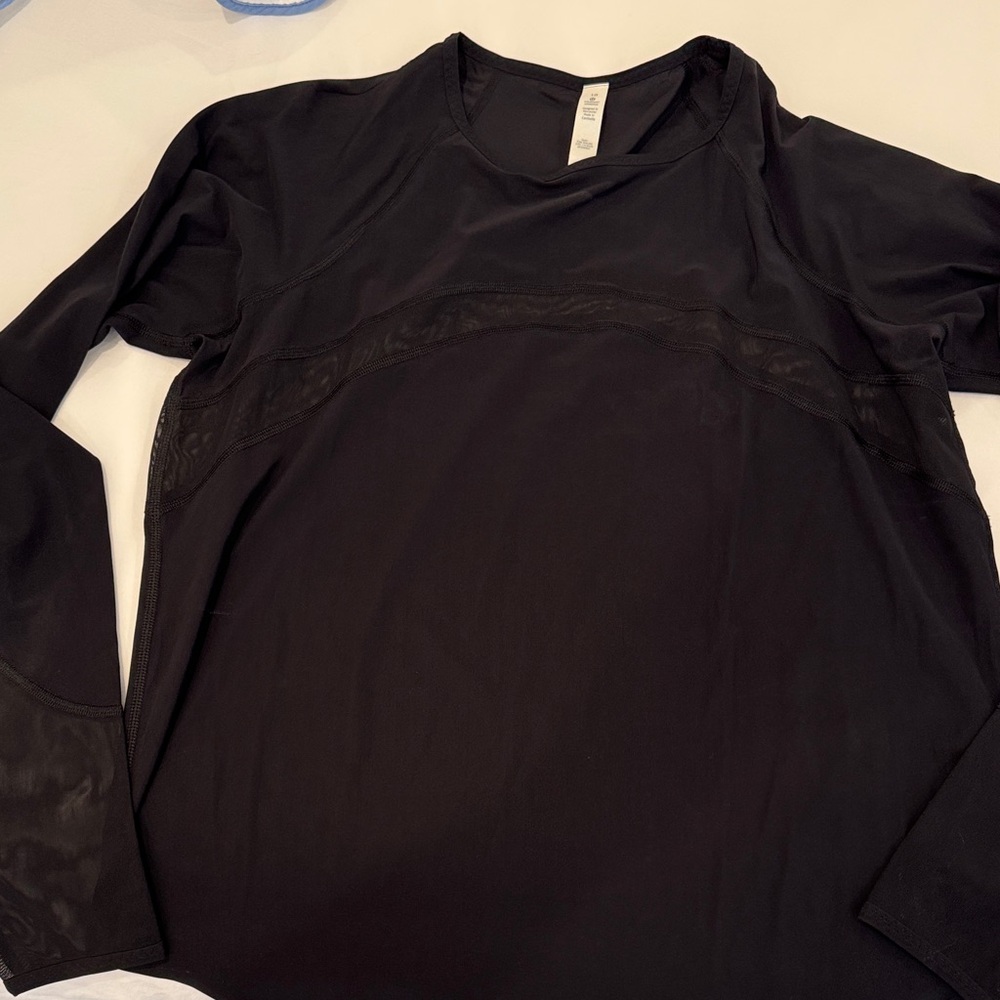 Lululemon Sun Runner Long sleeve shirt, mesh detail on sleeve and body EUC, 10